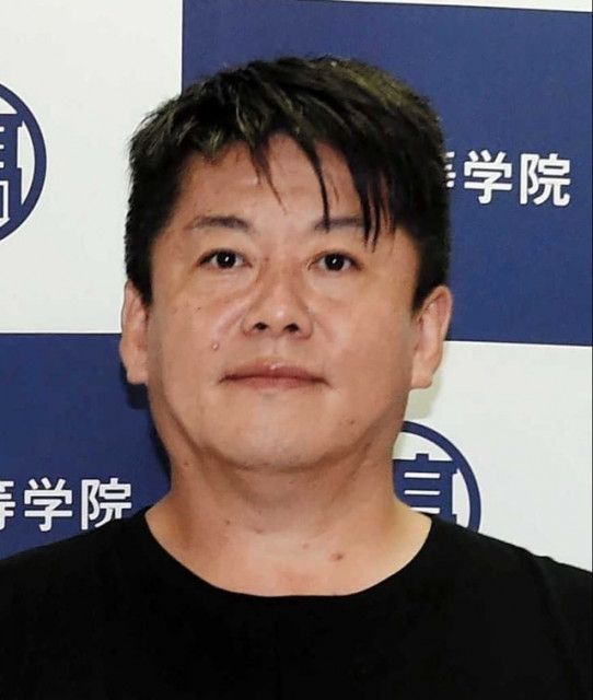 【X】ホリエモン、海自の護衛艦「かが」に乗船「空母化」「ど迫力」と驚嘆　NHK党・立花孝志氏らと視察